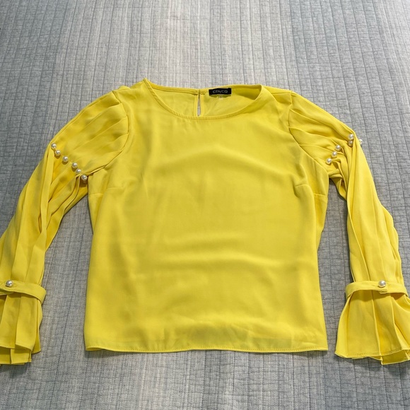 Women yellow blouse long sleeve, size large never worn. - Picture 3 of 5
